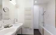 In-room Bathroom 3 Hotel Ambre