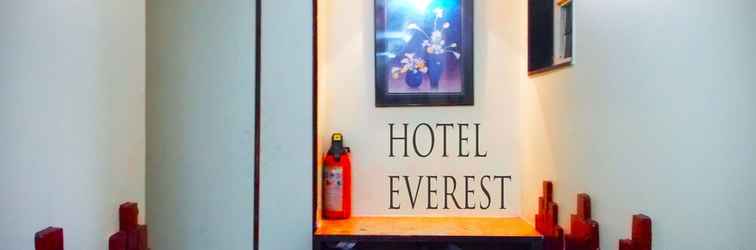 Lobby Hotel Everest