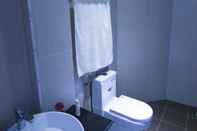 Toilet Kamar Fern Boquete Inn