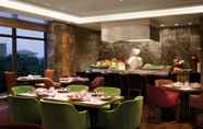 Restaurant 6 The Leela Ambience Convention Hotel Delhi