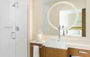 In-room Bathroom 7 SpringHill Suites by Marriott Philadelphia Langhorne