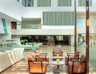 Lobi 2 Radisson Blu Plaza Hotel Hyderabad Banjara Hills