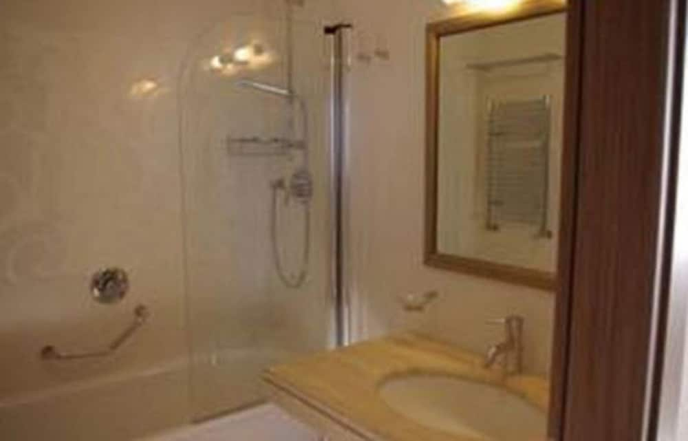 In-room Bathroom 4 Hotel Tiber Fiumicino