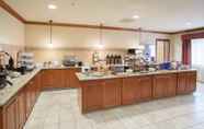 Restaurant 5 Country Inn & Suites by Radisson, Buffalo South I-90, NY