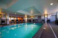 สระว่ายน้ำ Hampton Inn & Suites DuPont