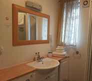 Toilet Kamar 4 Penryn Guest House