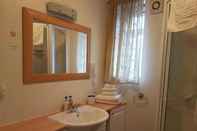 In-room Bathroom Penryn Guest House