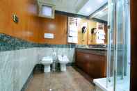 Toilet Kamar Hotel Dock Suites Rome