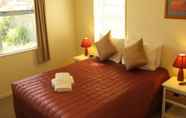 Kamar Tidur 2 Birchwood Spa Motel