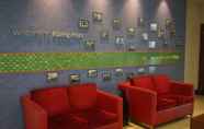 Lobby 2 Hampton by Hilton London Luton Airport