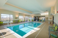 Swimming Pool TownePlace Suites by Marriott Frederick