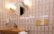 In-room Bathroom 4 Hotel Eremitage