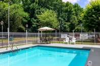 Swimming Pool Quality Inn & Suites Decatur - Atlanta East