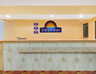 Lobi 2 Days Inn by Wyndham Independence