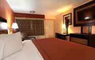 Bedroom 5 Days Inn by Wyndham Independence