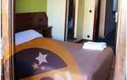 Kamar Tidur 4 Moon Hostel Bio