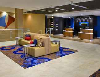 Lobi 2 Courtyard by Marriott Newark Downtown