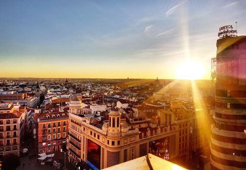 Nearby View and Attractions Hostal Gran Via 44