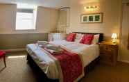 Kamar Tidur 5 The Warwick Guest House