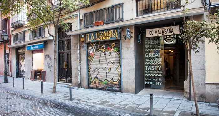 Bên ngoài Hostal CC Malasaña