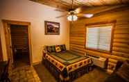 ห้องนอน 6 Bryce Country Cabins