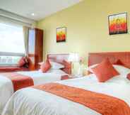 Bedroom 4 Asiatic Hotel by LaGuardia Airport
