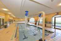 Swimming Pool Holiday Inn Express Hotel & Suites Waterloo - St Jacobs, an IHG Hotel