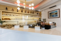 Bar, Kafe dan Lounge Hotel Riva