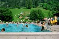Swimming Pool Hotel Edelweiß