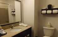 Toilet Kamar 4 Holiday Inn Express Pittsburgh East - Mall Area, an IHG Hotel