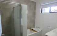 In-room Bathroom 5 Coffs Harbour Holiday Apartments