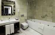 In-room Bathroom 2 Ramada Plaza by Wyndham Istanbul Atakoy