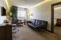 Common Space Ramada Plaza by Wyndham Istanbul Atakoy