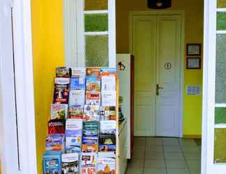 Lobby 2 Feetup Garden House Hostel Barcelona