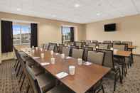 Functional Hall Microtel Inn And Suites Sayre PA