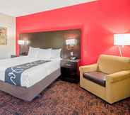 Bedroom 5 La Quinta Inn & Suites by Wyndham Elk City