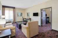 Common Space La Quinta Inn & Suites by Wyndham Elk City