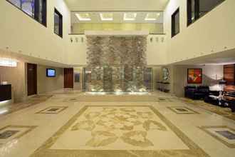 Lobby 4 Radisson Blu Hotel Ahmedabad
