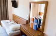 Kamar Tidur 4 Sunny Bay Hotel