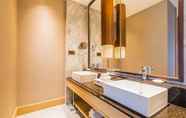 Phòng tắm bên trong 3 Hotel Kapok Shenzhen Bay
