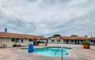 Swimming Pool 6 Motel 6 Manteca, CA