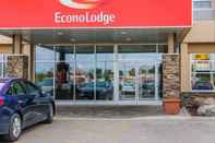 Exterior Econo Lodge Winnipeg South