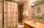 Toilet Kamar 7 Tyra Lookout Condominiums by Ski Country Resorts