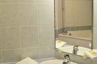 In-room Bathroom The Originals City, Le Clos de l'Orgerie