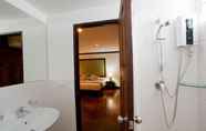 In-room Bathroom 3 Cucumber Inn