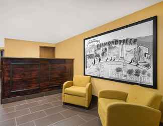 Lobby 2 Super 8 by Wyndham Diamondville Kemmerer