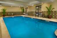 Swimming Pool Hampton Inn Cleveland, TN