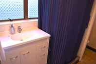 Toilet Kamar Barcelona Motel