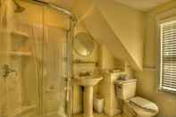 In-room Bathroom Lotus Provincetown