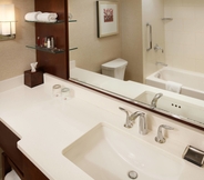 Toilet Kamar 2 Marriott Milwaukee Downtown